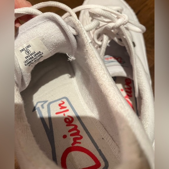 GENUINE LEATHER DRIVE IN WHITE SNEAKERS SIZE 9, NWOT - Picture 3 of 4